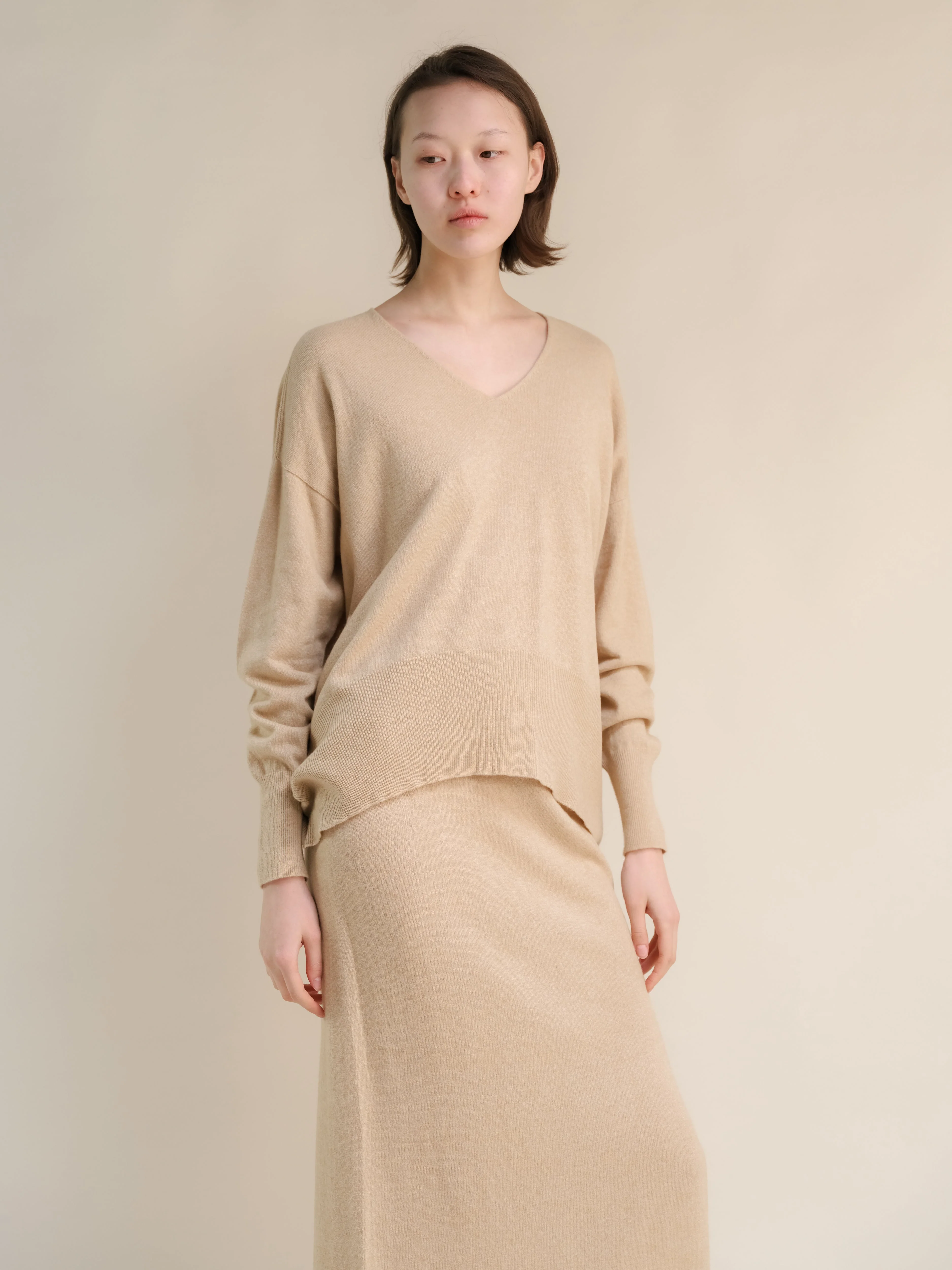 Wool & Cashmere Mix Maxi V-Neck Sweater - Image 10