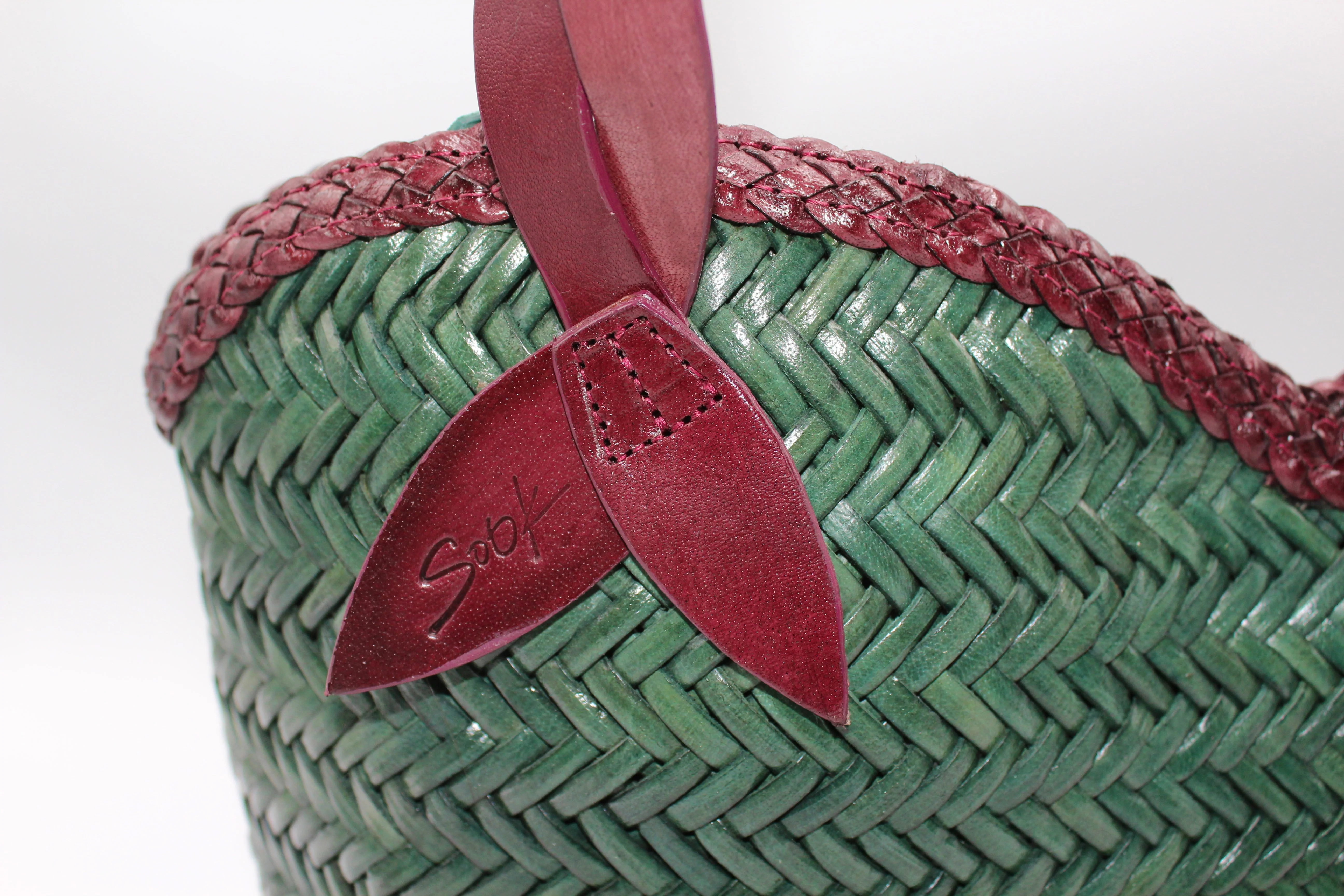Léafa - Handwoven Leather Shoulder Bag | Burgundy & Green - Image 6