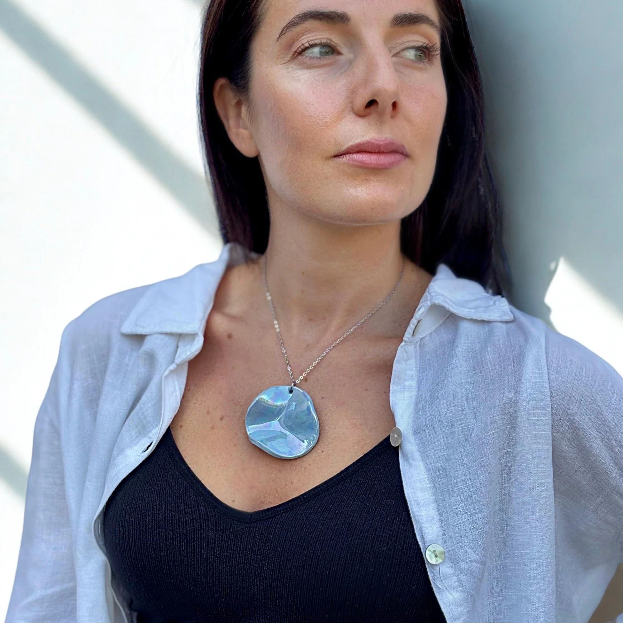 Perla | Handcrafted pearl light blue ceramic necklace - Image 4