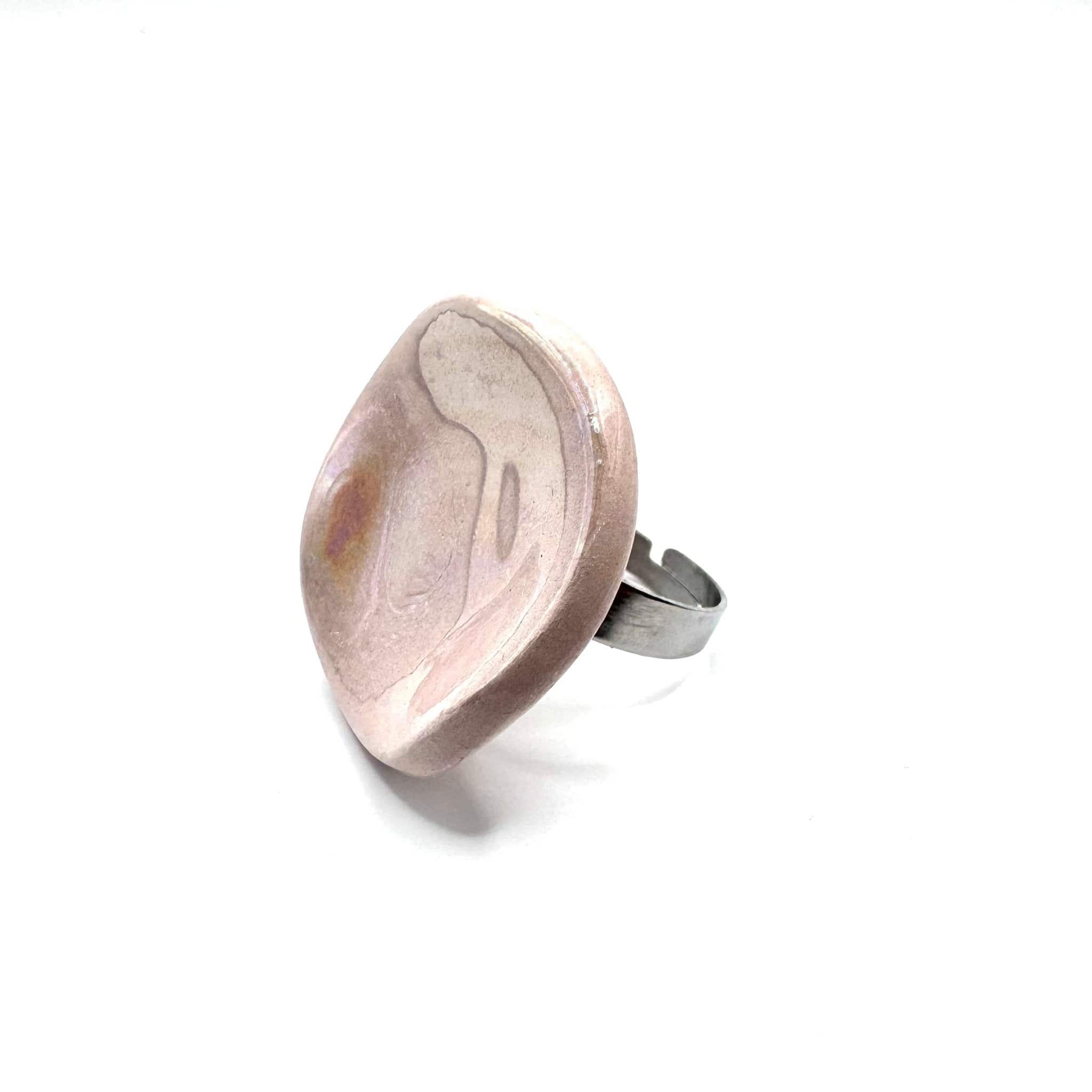 Perla | Handcrafted pearl-pink ceramic ring - Image 2